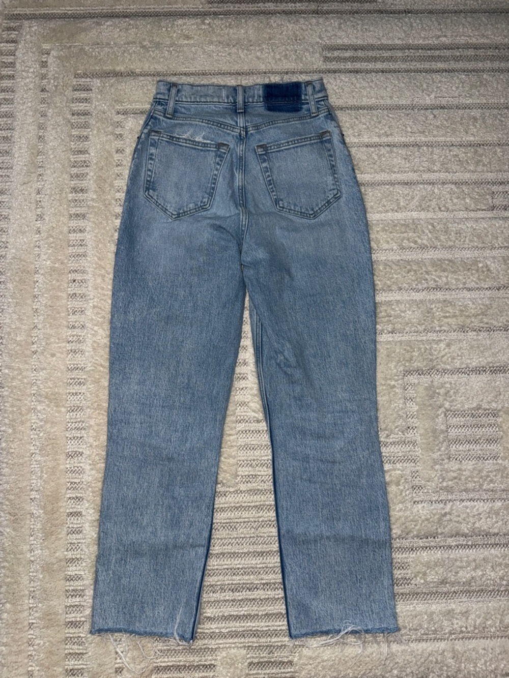 Abercrombie & Fitch The 90’ straight Ultra High Rise Jeans - Picture 2 of 2